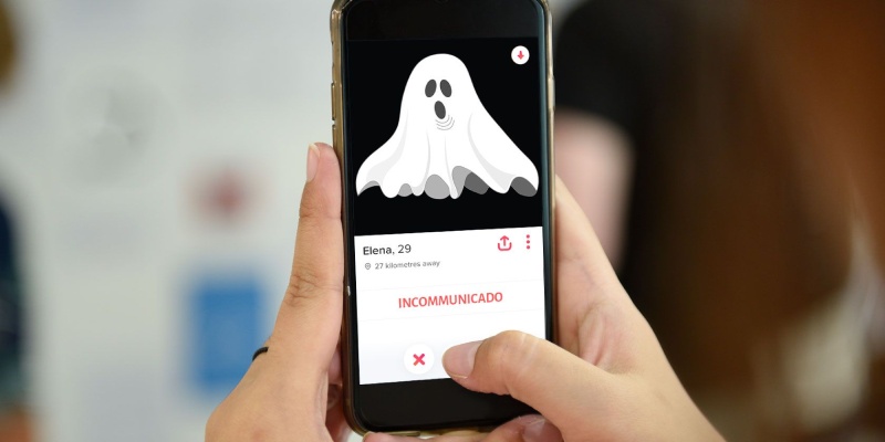 Ghosting ilişkide bir anda iletişimsizliğe bürünme kopma